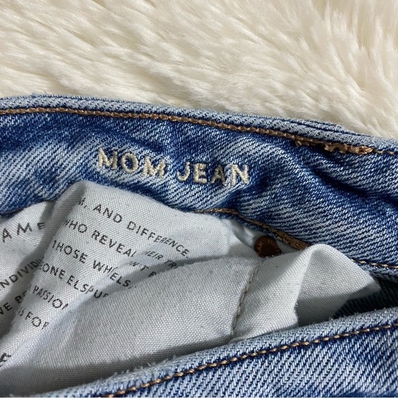 American Eagle Mom Jeans Distressed Stretch Size 6 - Picture 10 of 11